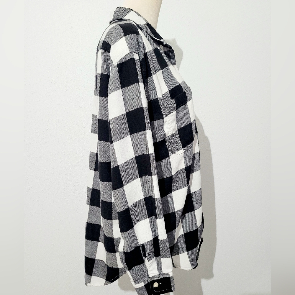 Levi’s Plaid Button Down Shirt Women Medium Black White Flannel Casual Cotton - Picture 4 of 12